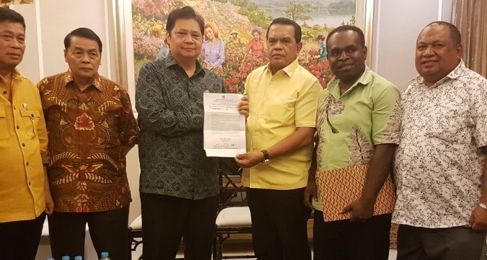 Pengurus Golkar Papua Serahkan Dukungan Kepada Airlangga Hartarto Jadi Ketua Umum