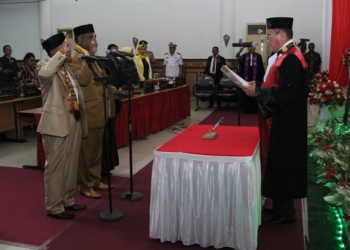 Abisai Rollo Di Lantik Jadi  Ketua DPRD Kota Jayapura