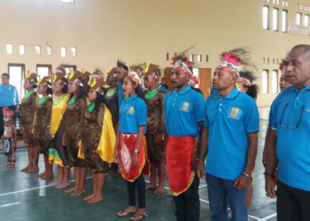 Tim Kesenian Kabupaten Keerom yang akan mengikuti Festival Seni Kreasi Papua ke XVIII di Wamena Kabupaten Jayawijaya, 6 - 9 November 2017