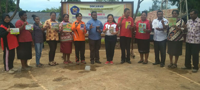 Foto bersama usai penandatanganan komitmen melaksanakan gerakan literasi di sekolah