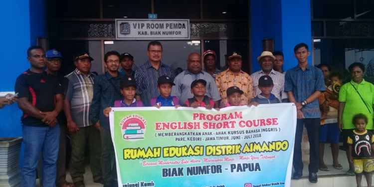 Berpestasi, 5 Anak Distrik Aimando Biak Belajar Bahasa Inggris Ke Jawa Timur