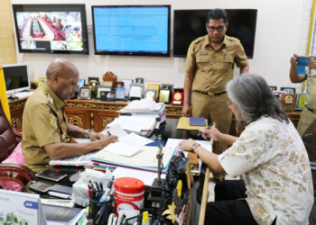 Penandatanganan MoU antara Walikota Jayapura dan Rektor UKSW Salatiga di ruang kerja Walikota
