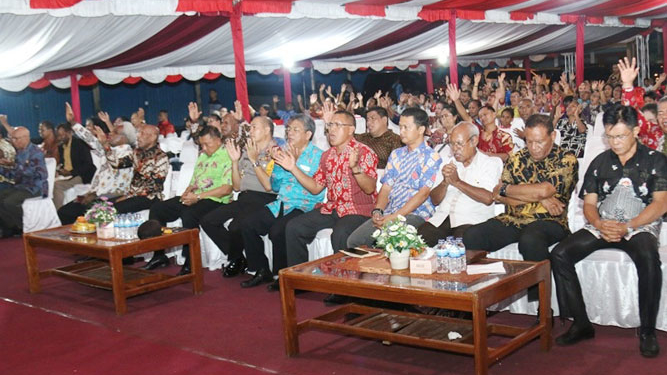 Walikota Jayapura dan Forkumpimda Papua saat menggelar doa bersama Pilkada Damai di taman Imbi, senin (25/06/2018) / har