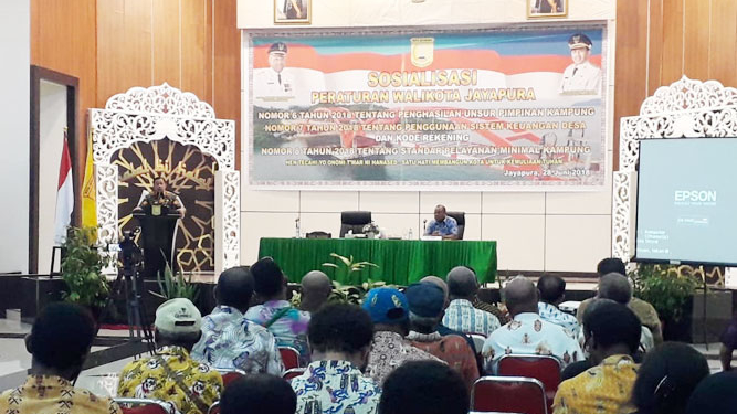 Wakil Walikota Jayapura, Ir. Rustan Saru, saat membuka sosialisasi 3 PERWAL