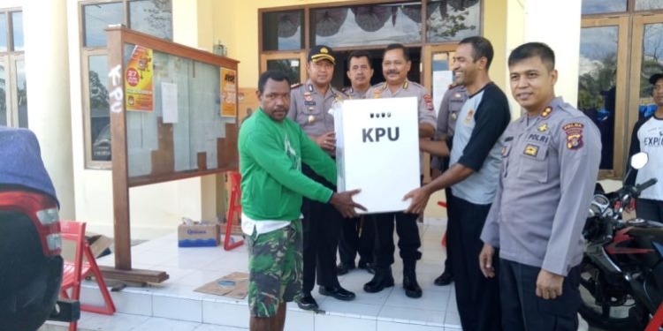 Polres Keerom Kawal Logistik Pilgub Hingga ke TPS