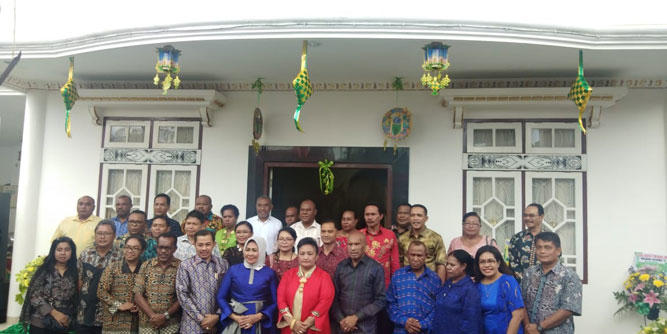 Foto bersama di kediaman Wakil Walikota saat open house