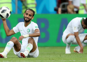 Pemain Arab Saudi nampak kecewa, usai dipastikan tersingkir dari gelaran Piala Dunia 2018, setelah mengalami kekalahan keduanya di Grup A / Reuters