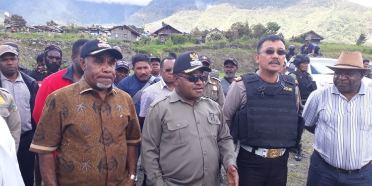 Di Puncak Jaya, Bupati Yuni Wonda Blusukan Pantau TPS