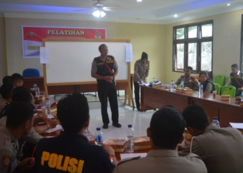 Anggota Polres Yahukimo di Bekali Cara Mengajar di Sekolah