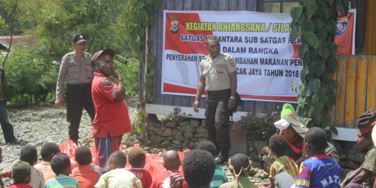 Jaga Kamtibnas Binmas Polres Puncak Jaya Sambangi Kampung Kulirik