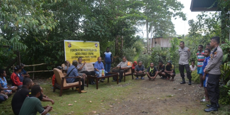 Jalin Persahabatan, Polisi Kunjungi Masyarakat Dekai