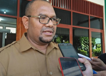 Kepala Dinas Perindustrian, Perdagangan, Koperasi dan Usaha Kecil Menengah (Disperindagkop dan UKM) Kota Jayapura, Robert L. N. Awi.
