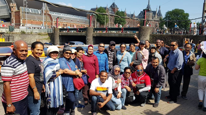 Tim KPA Papua Bersama 3 Kepala Daerah Saat tiba di Amsterdam Belanda