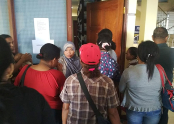 Ratusan Ortu Siswa Serbu Dispendukcapil Kota Jayapura, Ini Penyebabnya