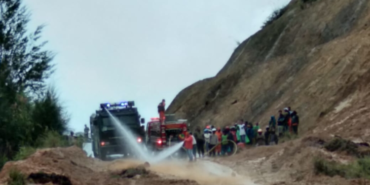 Atasi Longsor, Polres Paniai Turunkan Mobil Water Canon