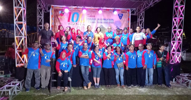 Alumni 1991 Smansa Biak Kota bersama Musisi Biak Yan Rumbarar