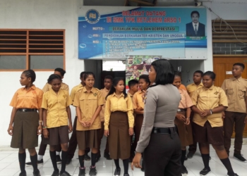 Cegah Pungli di Sekolah, Tim Satgas Saber Pungli Polres Keerom Kunjungi SMK Betlehem
