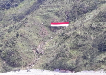 Merah Putih Raksasa Berkibar di 3 Kampung Mimika