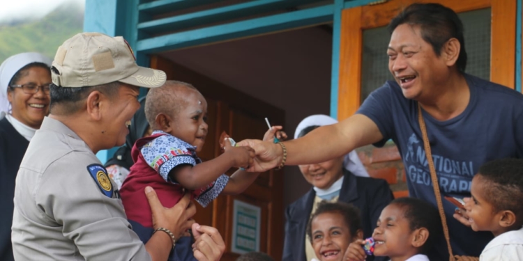 Peduli Pendidikan, Binmas Noken Polri Kunjungi TK YPPK Bina Kasih Yiwika Wamena