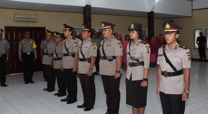 Pejabat Polres Biak Numfor yang melaksanakan serah terima jabatan