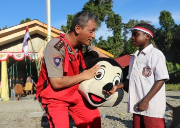Prof. Hermawan Sulistiyo, PhD : Sentuhlah Papua dengan Hati