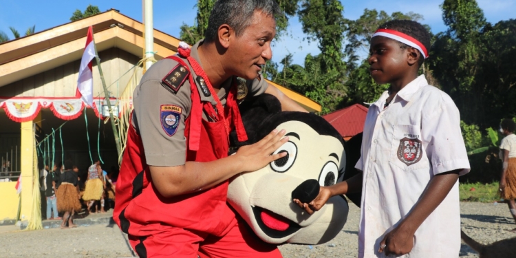 Prof. Hermawan Sulistiyo, PhD : Sentuhlah Papua dengan Hati