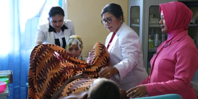 Sambut HUT HKGB Bhayangkari Polres Merauke Gelar Pemeriksaan IVA Gratis
