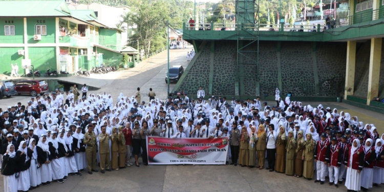 Sambut HUT Polwan, AKP Nurjanah jadi Pembina Upacara di Sekolah Hikmah Yapis