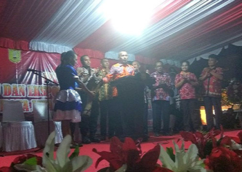 Wali Kota Jayapura, Benhur Tomi Mano saat menutup secara resmi Ekspos dan Pameran Pembangunan Kota Jayapura tahun 2018 / Djaps