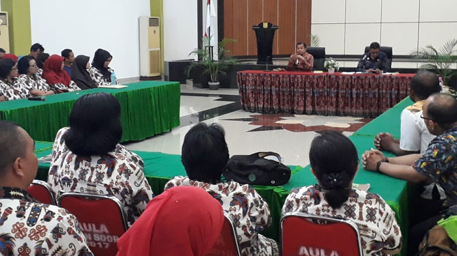 Rapat Wakil Walikota Jayapura dengan Para Dewan Guru SMP 1 Kota Jayapura di GSG Sian Sior