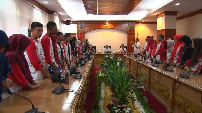 walikota Jayapura menerima Pelajar NAD di Ruang Rapat