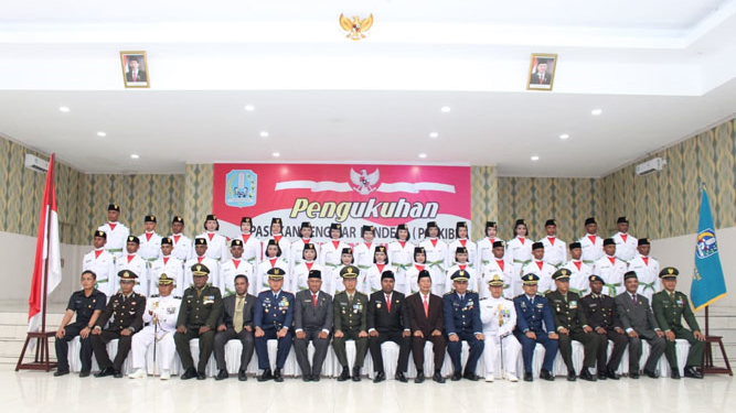 Foto bersama usai upacara pengukuhan