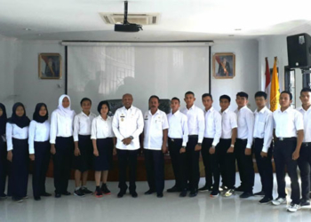 Foto bersama Walikota Jayapura dengan calon praja IPDN