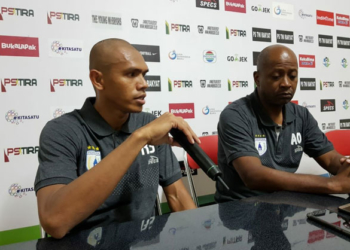 Ricardo Salampessy dan Amilton Silva de Olivera dalam sesi konferensi pers usai laga / Media Officer 