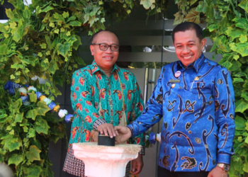 Wakil Walikota Jayapura bersama Dirut BPJS saat peresmian