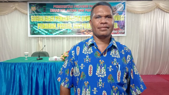 Kepala Bidang Pengelolaan Ruang Laut Dinas Kelautan dan Perikanan Provinsi Papua, Absalom Salossa S.IP