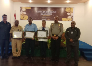 Foto Bersama 3 Instansi terbaik dalam pengumpulan data