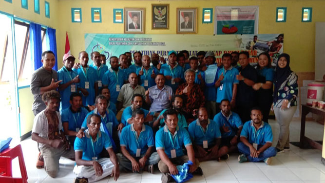 Foto bersama para nelayan yang mengikuti pelatihan