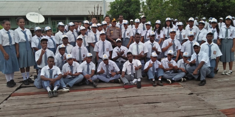 Ini Pesan Kapolres Asmat Kepada Murid di SMA Yan Smith Agats