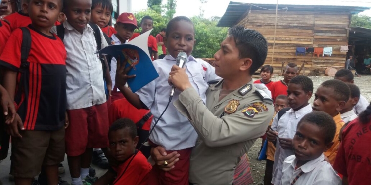 Tanamkan Rasa Cinta Tanah Air, Ini yang Dilakukan Brigpol Mudiarsa di Yahukimo