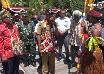 Walikota Resmikan Para-Para Adat Dan Rumah Maw Kampung Kayu Batu