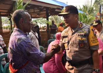 Kapolda Papua dan Kepala kampung sota
