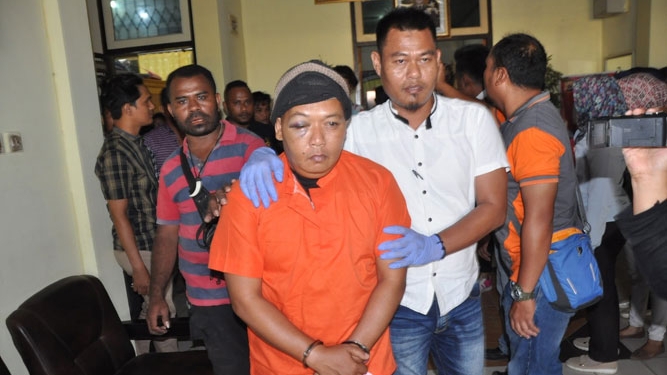 Pelaku B ( selingkuhan istri korban )