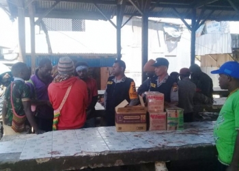 Polisi Gelar penyuluhan kepada anak - anak putus sekolah di Paniai