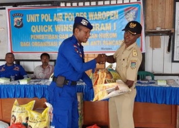 penyerahan bantuan Kepada warga Kampung Kali Baru, Waropen