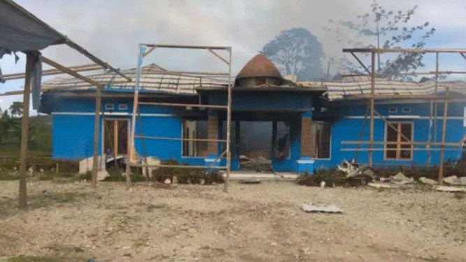 Kantor Graha KPU Mambermo Tengah Yang Di Bakar Massa