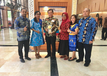 Pemerintah kota Jayapura menerina penghargaan Piala Adipura kategori Kota Sedang dari Pemerintah Pusat