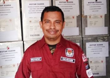 Ketua KPU Keerom, Korneles Watkaat