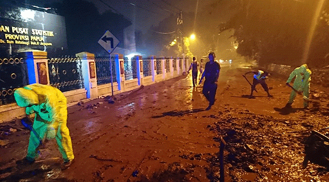 Longsor di depan kantor Badan Pusat Statistik Provinsi Papua jl. sam ratulangi dok II kota jayapura/ NL28