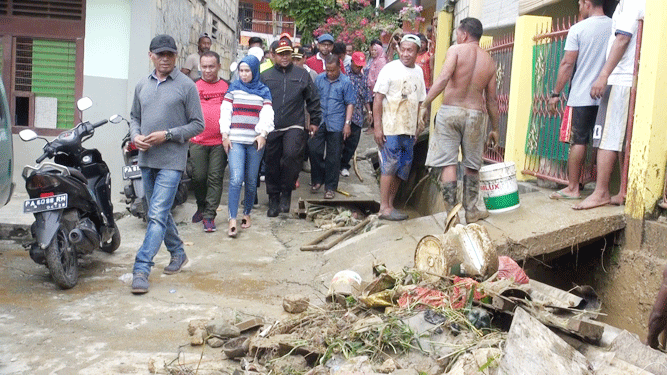Walikota BTM saat tinjau lokasi banjir